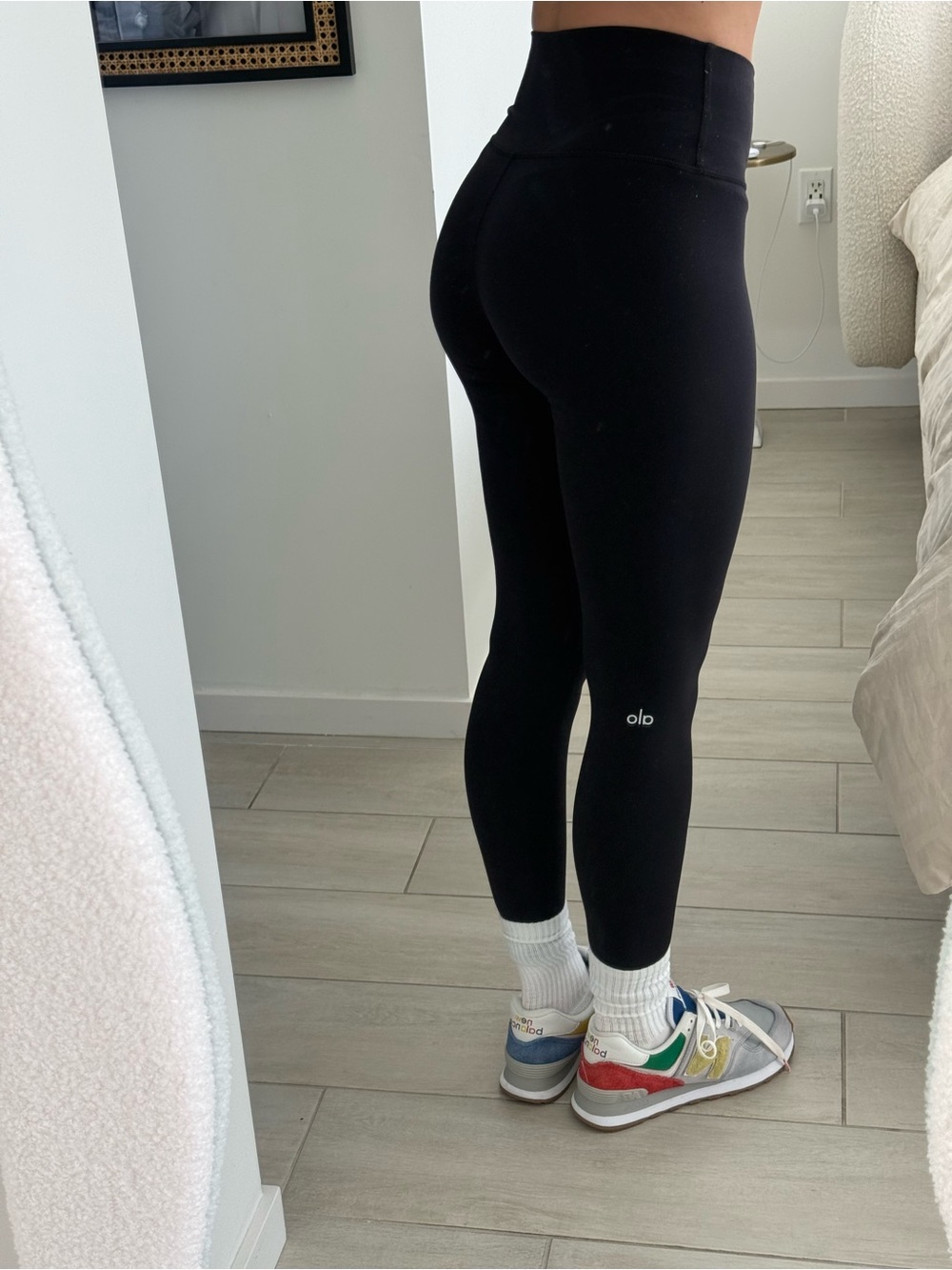 ALO Yoga High-Waist Black Leggings - Picture 3 of 7